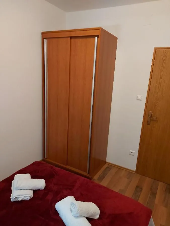 Apartmani Anita Malinska 0*,  Croatia