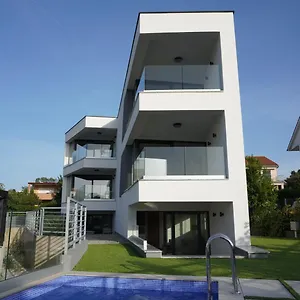  Apartment Mirno